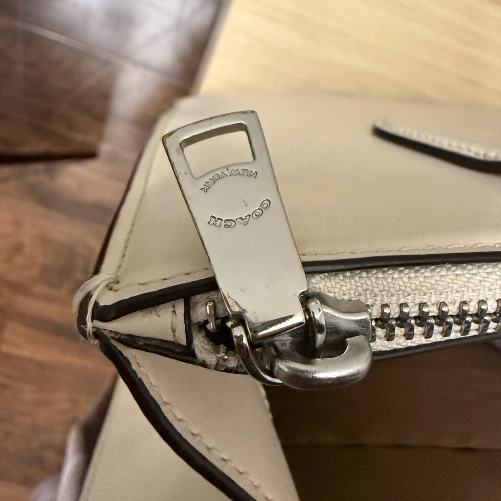 🤍🧸 Coach Large Nina Tote - Cream Color 🤍🧸 - Picture 10 of 14